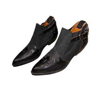 Vintage Women ankle western cowboy boots with belt buckle